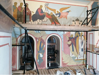 Продолжаются работы по росписи храма в Курской области.